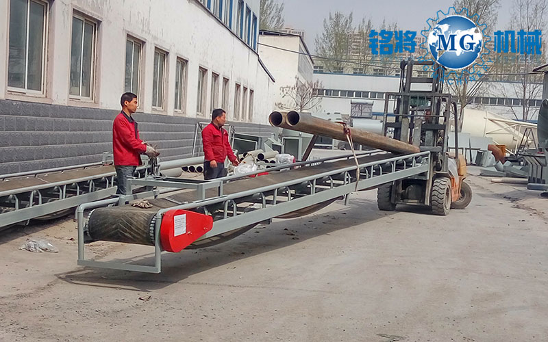 皮帶輸送機跑偏的原因，皮帶輸送機跑偏怎么調(diào)