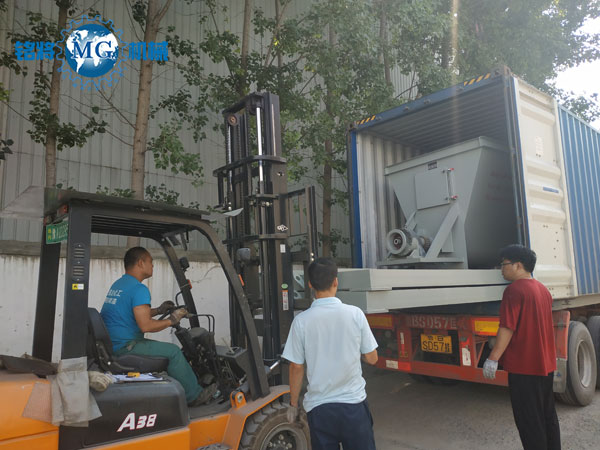 沙特半自動干粉砂漿生產(chǎn)線發(fā)貨現(xiàn)場